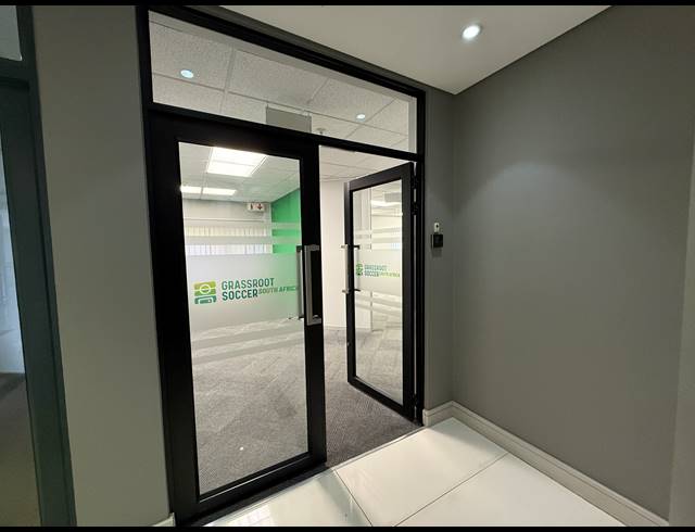 164M² OFFICE TO LET IN PARKTOWN